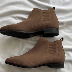 VIAVIA Ryan Pro Elegant Tan Ankle Women’s Booties Size 40.5/ 10